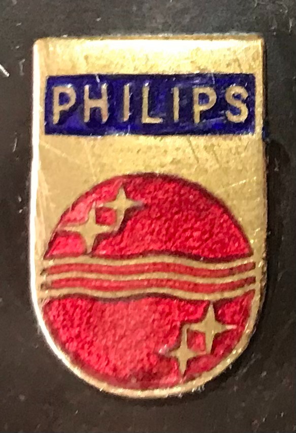 The old Philips Emblem from 1946 on the receiver case
